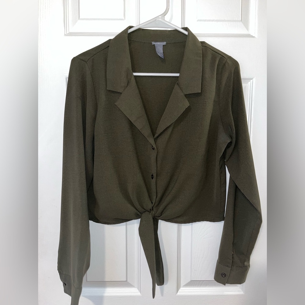 Olive Green Cropped Charlotte Russe Tie Front Button Down Top Size Medium